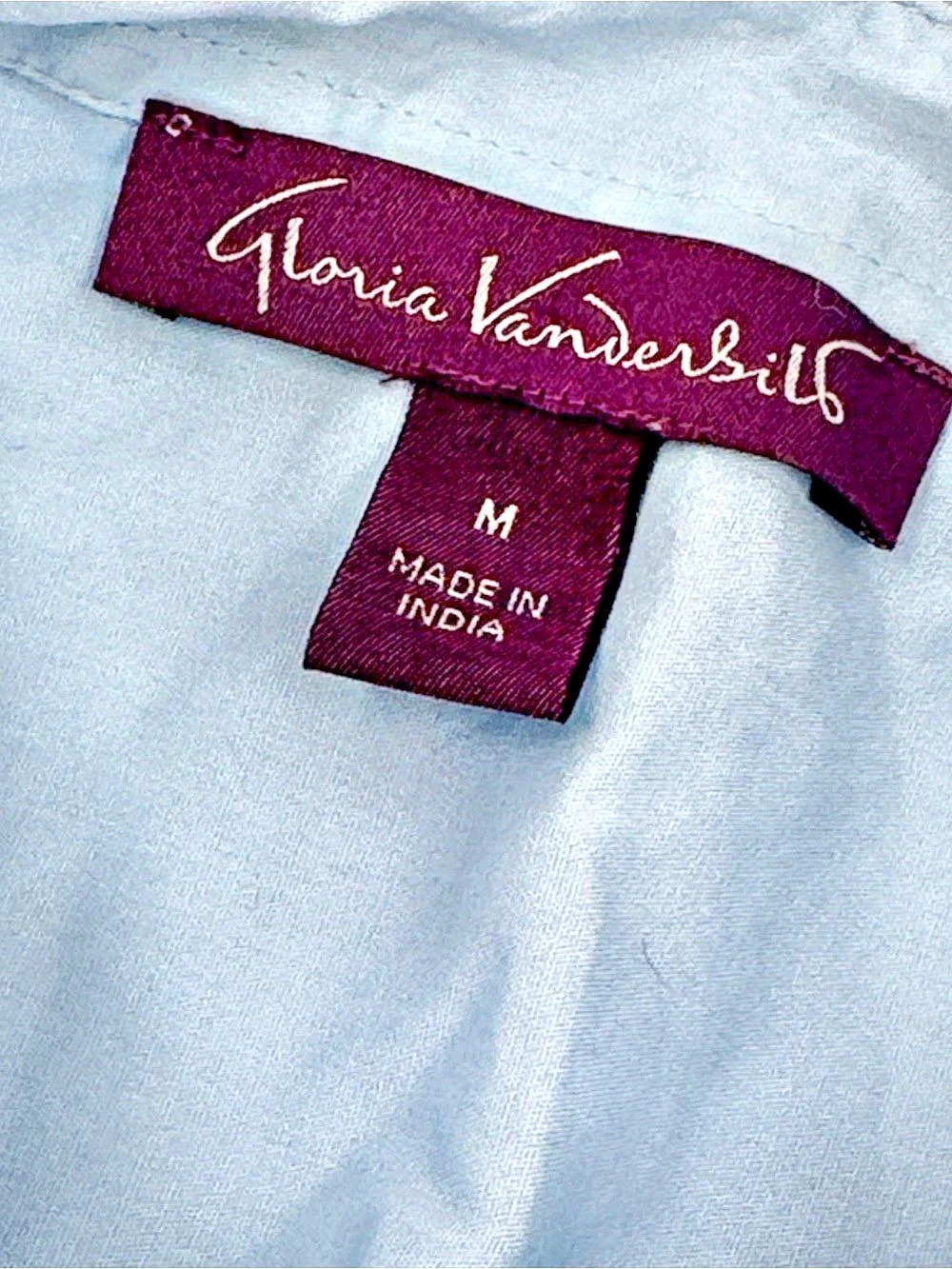 Gloria Vanderbilt Button Down Shirt in Blue Size Medium Like New 100% Cotton